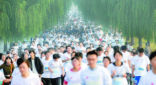 跑一城、吃一程  舌尖上的杭州马拉松