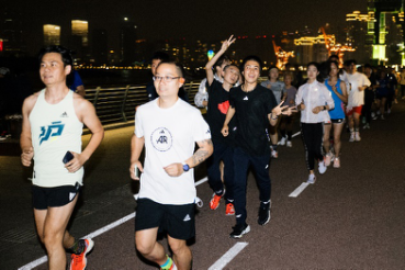 目标冠军！顶尖跑者现身阿迪达斯上海半马展示会——让跑步成为沟通世界的共同语言
