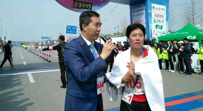 中国马拉松精英的超级星期日（二）：李丹攻克徐州 何引丽夺牌重庆