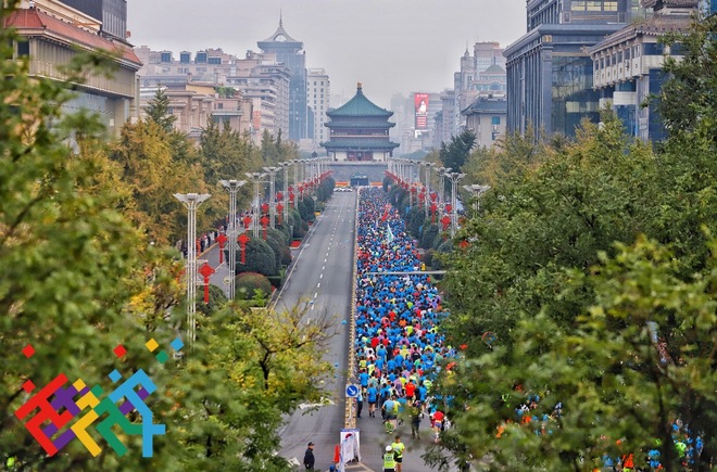 西安马拉松国内选手陈林明王者归来 / 何引丽“背靠背”参赛表现不俗/86岁“铁人”选手诠释热爱的力量