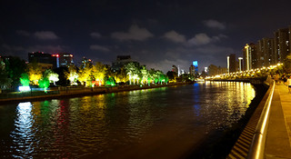 跑在上海之夜荡苏州河