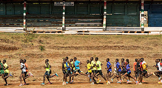 为什么马拉松跑得最快的都是肯尼亚人？
