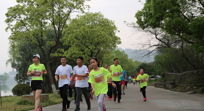 “欣兴工具杯”2018第四届中国•海盐南北湖半程马拉松比赛暨美丽乡村健身跑活动