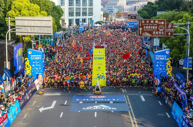 #从半马开始# 跑向巅峰 阿迪达斯巅峰能量席卷2017上海国际半程马拉松