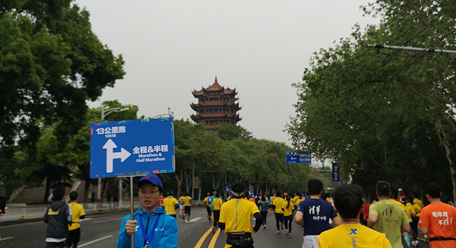 奔跑吧，2019江湖好汉       一家8口的“汉马”| 大江大湖大武汉，小家小跑小团聚 