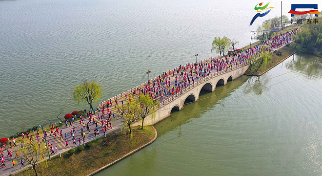 梅子黄雨时，参差三万跑者，百舸争流太湖畔丨2019无锡马拉松