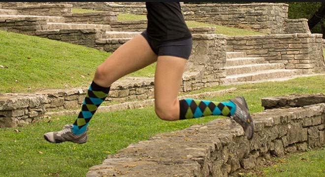 什么值得穿—海外跑者最爱的五款跑步袜